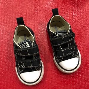 Chuck Taylor Toddler w/velcro